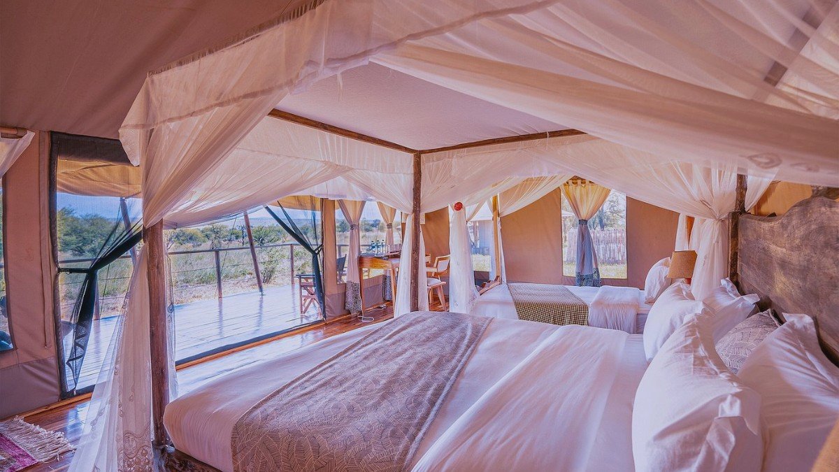 twin beds in luxury tent
